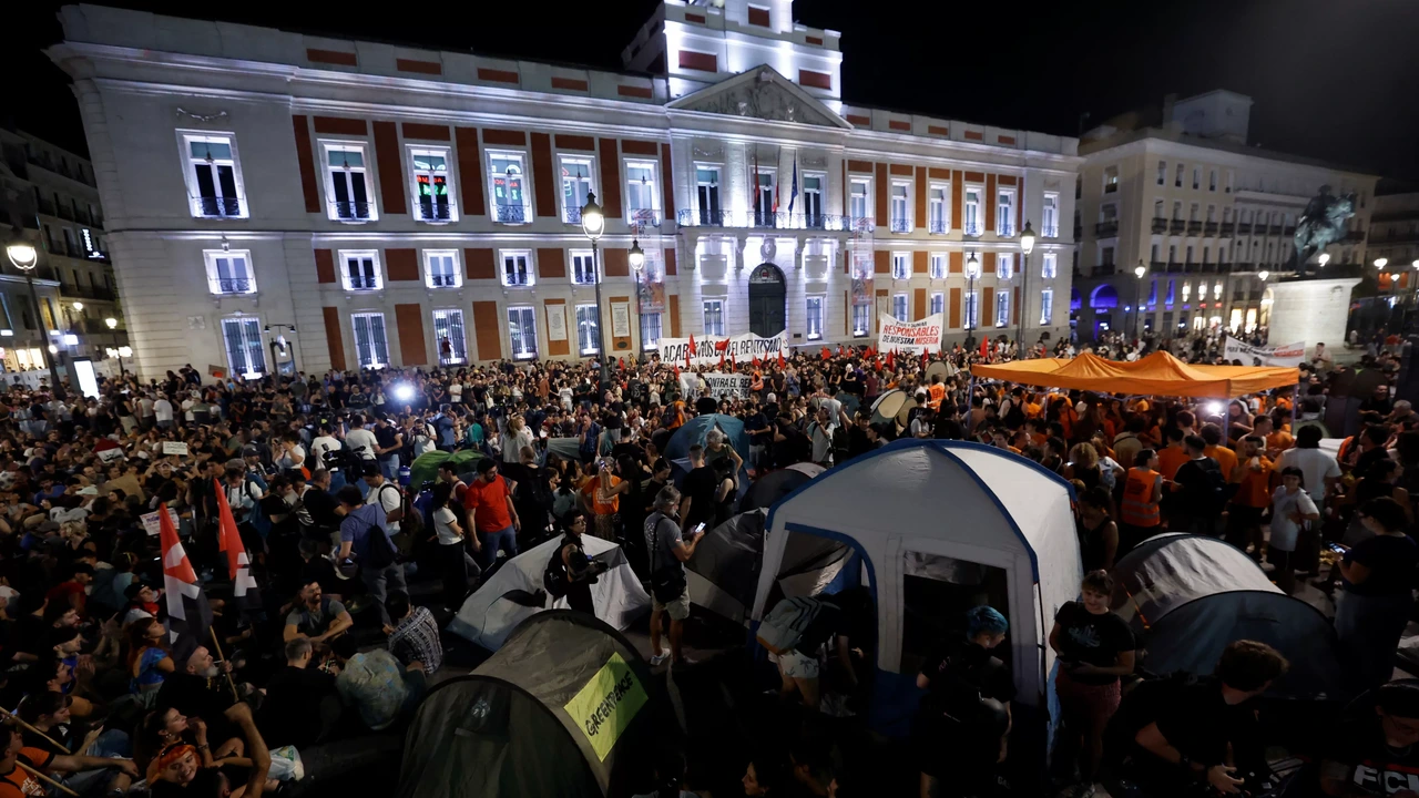 Duizenden demonstranten bij protest tegen woningcrisis in Spanje Duizenden demonstranten bij protest tegen woningcrisis in Spanje