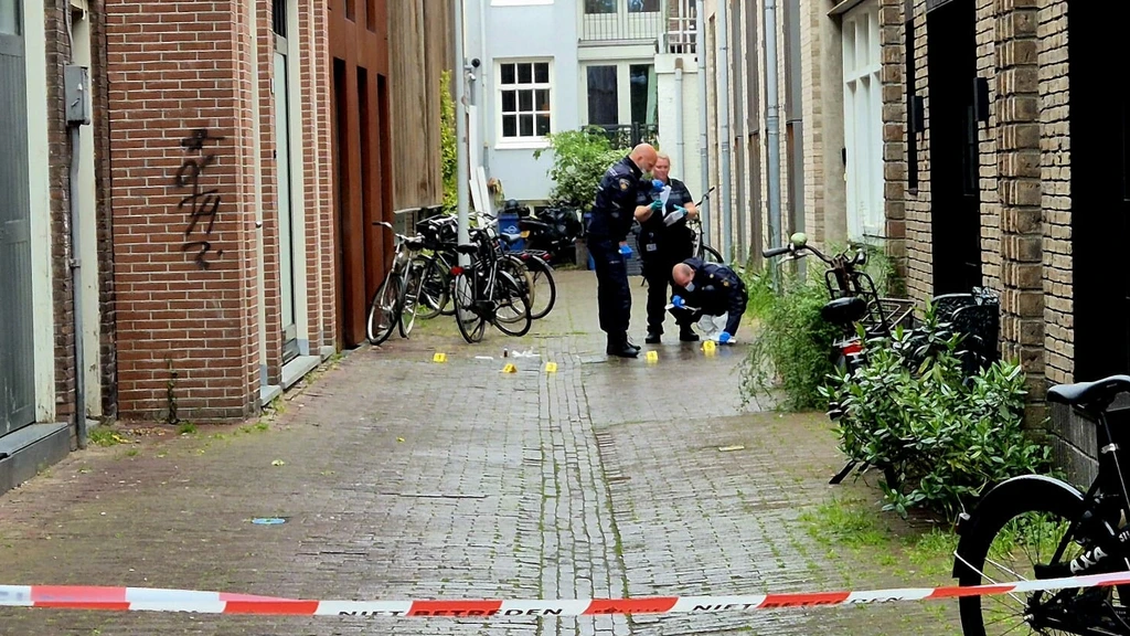 Twee jongens (15 en 17) aangehouden in onderzoek naar dode man in Amsterdam