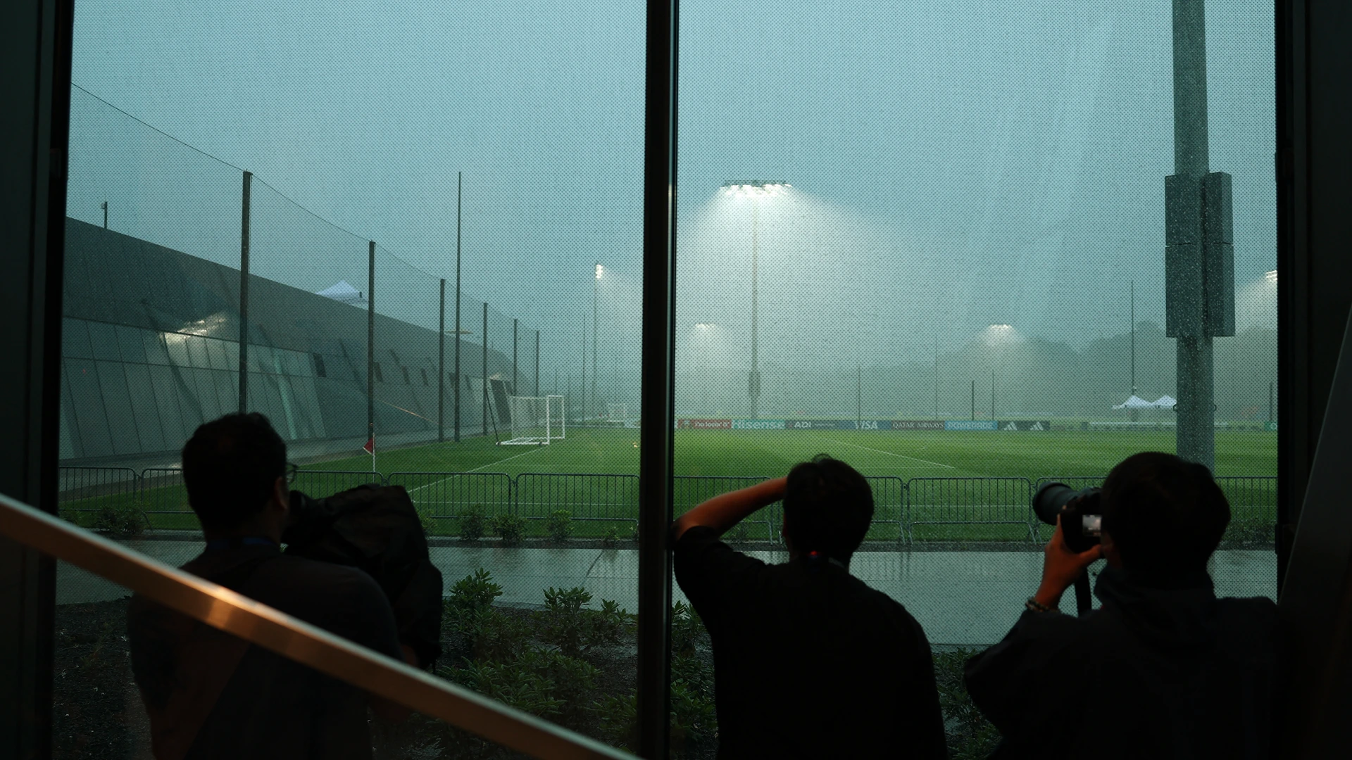 Afsluitende training Spanje afgelast door onweer, maar 'WK-finale niet in gevaar'
