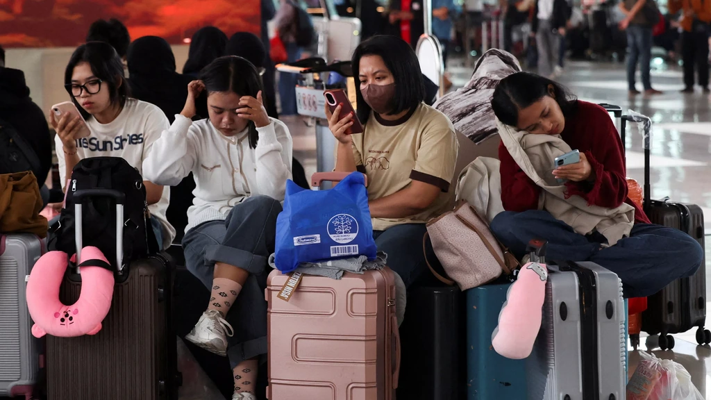 Duizenden extra vluchten geschrapt in Indonesië na vulkaanuitbarsting