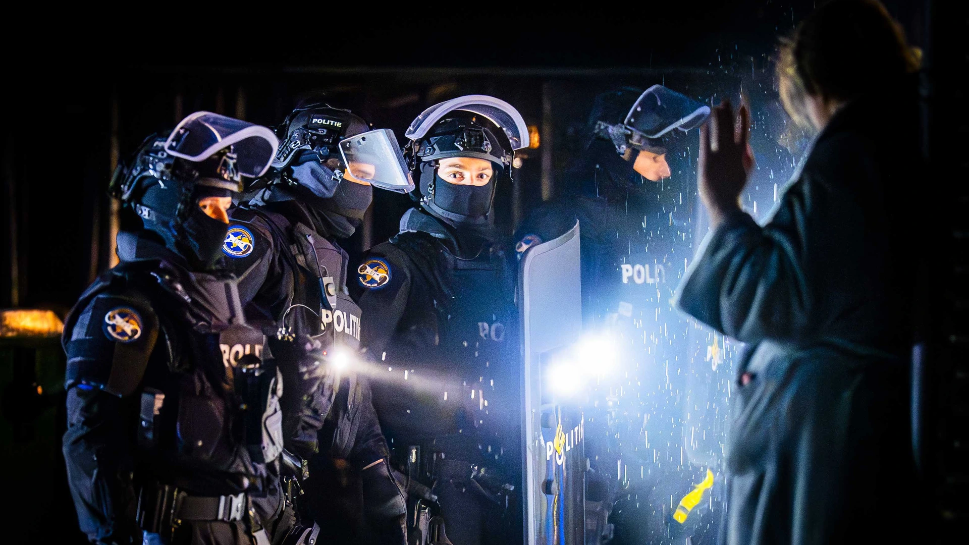 Justitie waarschuwt voor swatten: 'Opeens onterecht een arrestatieteam voor je deur'