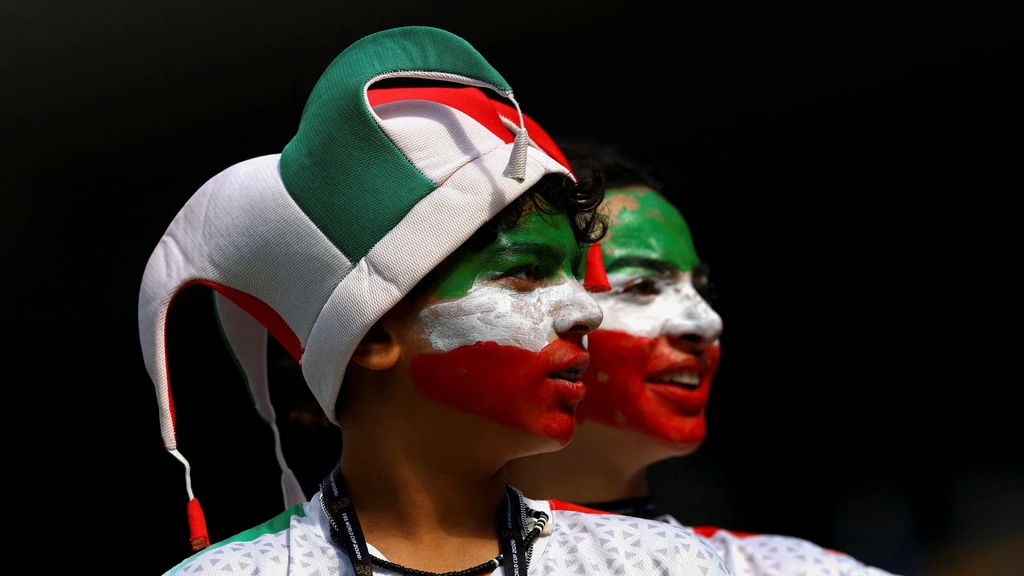 Foto: Heikel punt in 'Tehrangeles': juichen of niet juichen voor het Iraanse elftal?