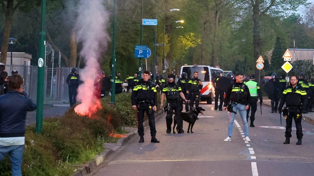 Foto: School trekt kinderen terug van avondvierdaagse Loosdrecht om 'grimmige sfeer'