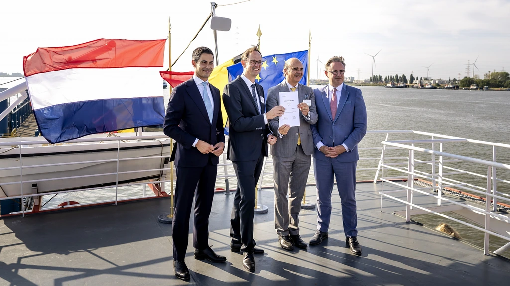 Nieuwe hoogspanningslijn Nederland-België geopend, met masten van 132 meter