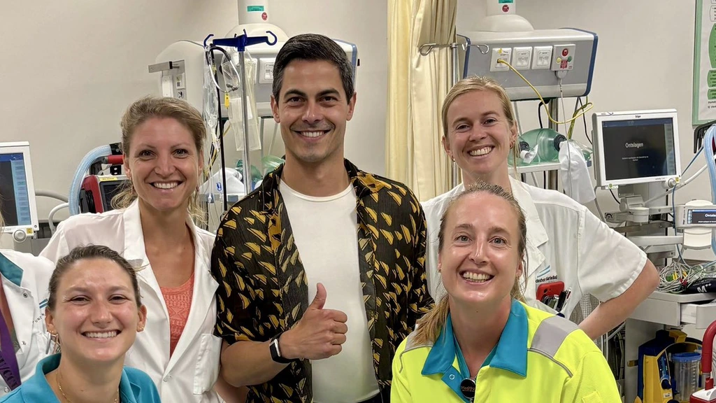 Foto: Premier Jetten korte tijd opgenomen in ziekenhuis Bonaire na prik tijdens zwemmen