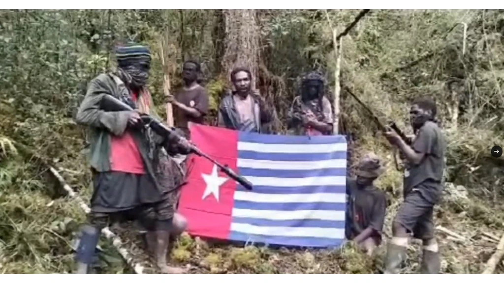 Amerikaanse piloot doodgeschoten door rebellen in Papoea, Indonesië bergt lichaam