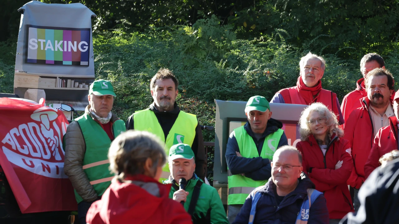 Staking België om bezuinigingen openbare diensten: minder treinen, ook VRT staakt Staking België om bezuinigingen openbare diensten: minder treinen, ook VRT staakt