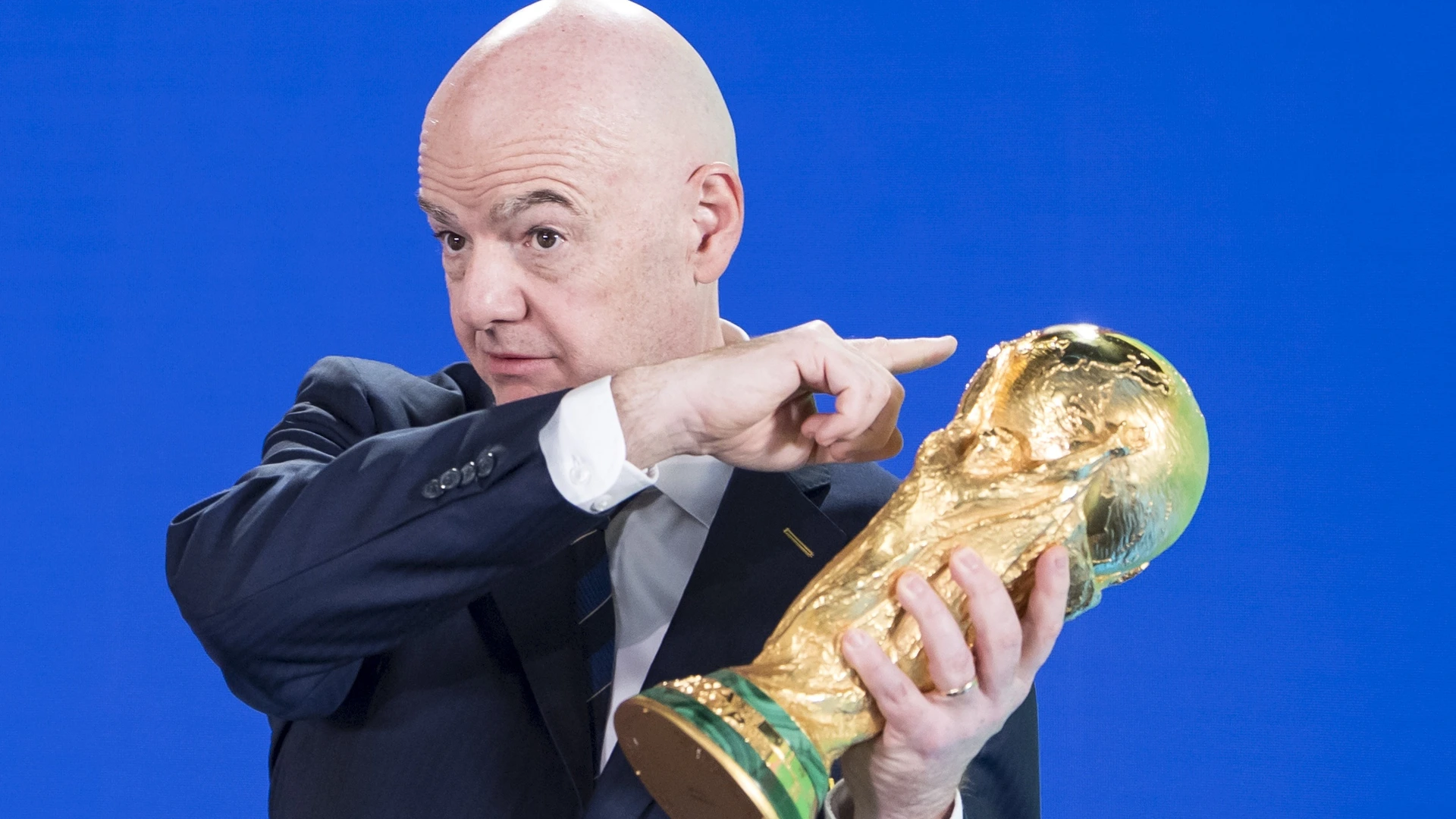 FIFA-voorzitter Infantino wil aandelen WK verkopen, UEFA reageert woedend