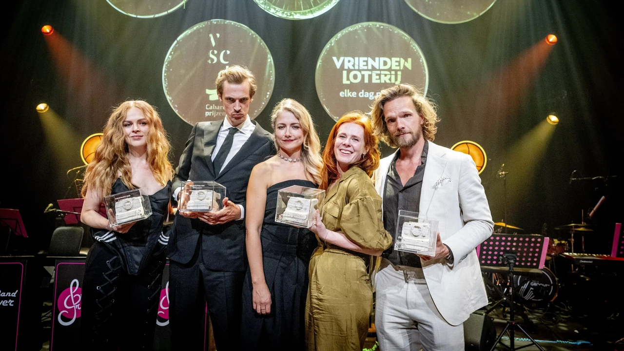 Smulders, Ostermann en Yentl en de Boer winnen cabaretprijs Poelifinario Smulders, Ostermann en Yentl en de Boer winnen cabaretprijs Poelifinario