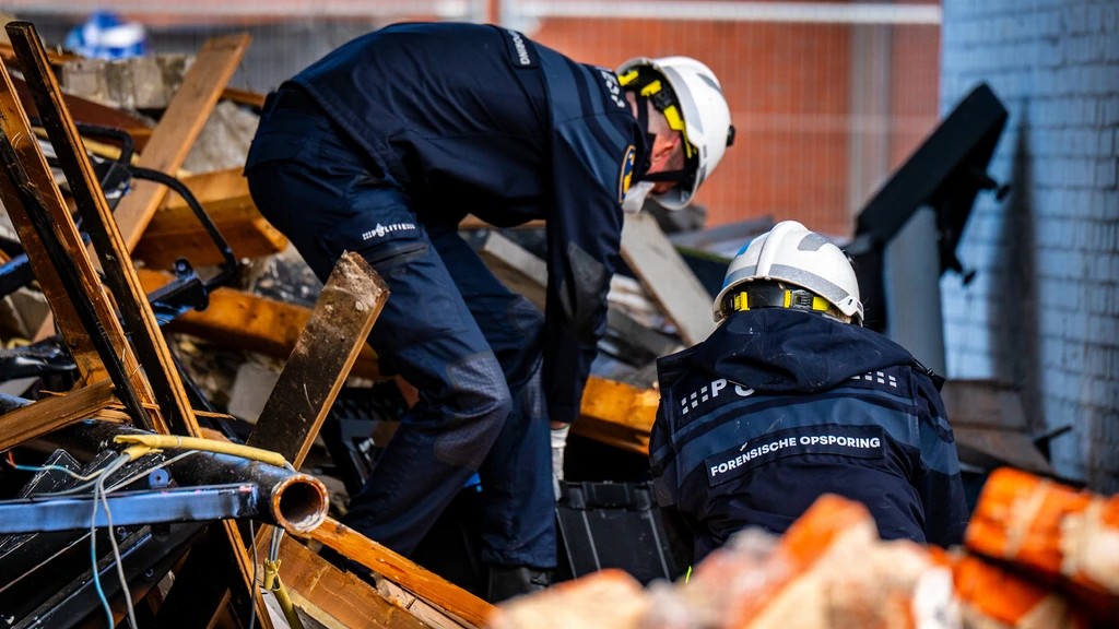 Foto: OM vermoedt dat criminele activiteiten oorzaak zijn van explosie Amsterdam