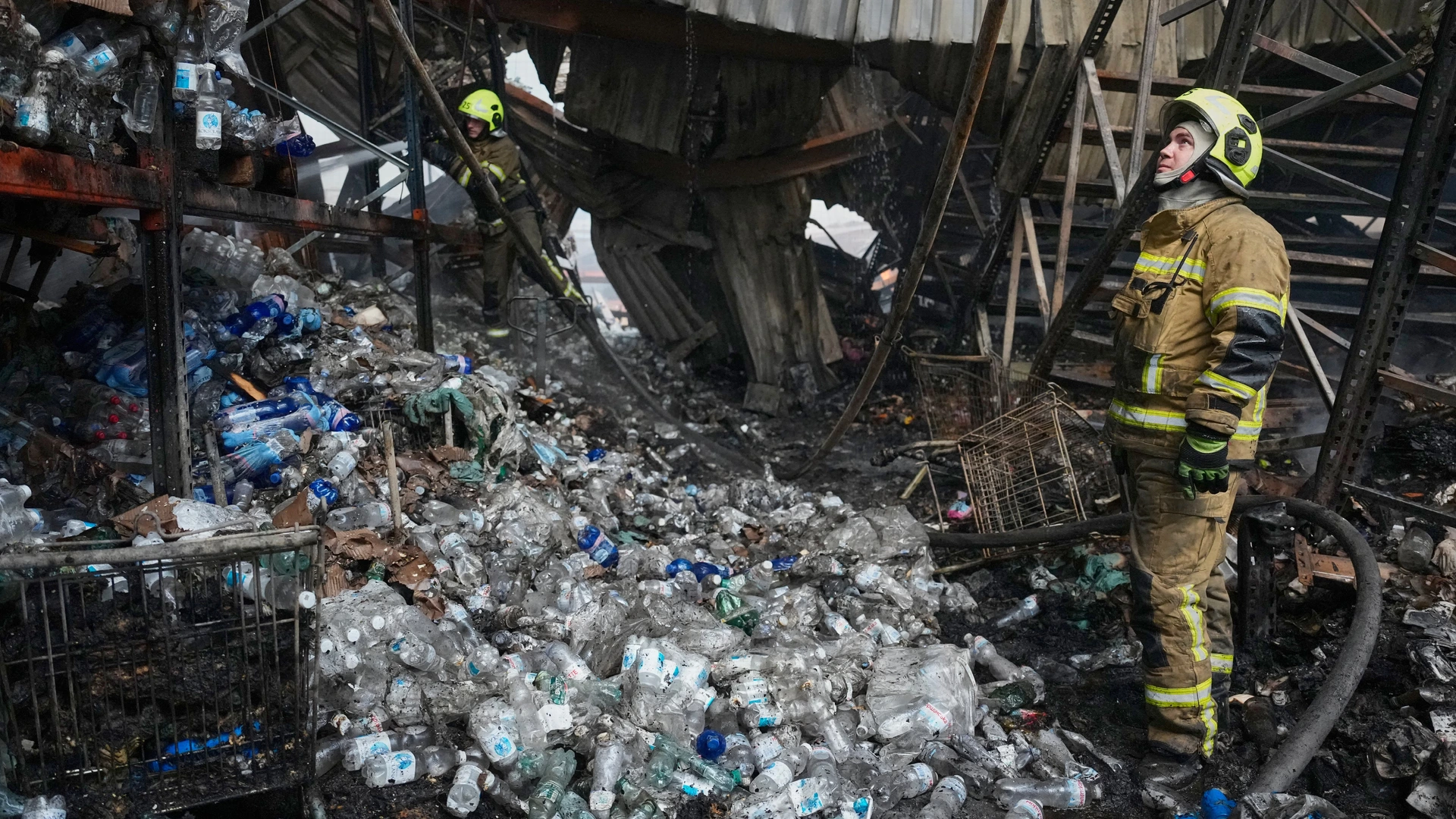 Rusland blijft Oekraïne bestoken: 17 doden in Kyiv, ook distributiecentra doelwit