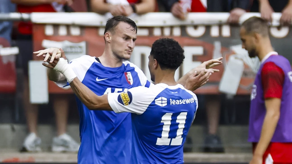 AZ wint ruim in Galgenwaard en deelt dreun uit aan FC Utrecht