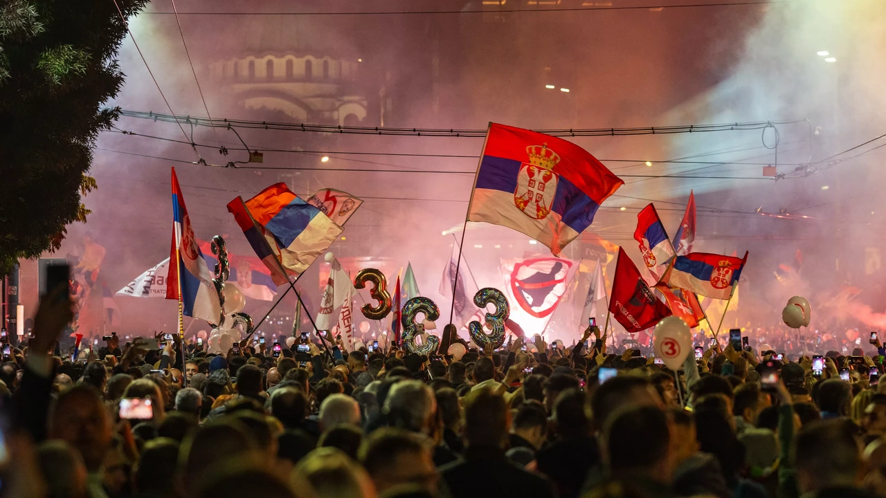 Servische studenten dagen Vucic uit bij spannendste parlementsverkiezingen in jaren