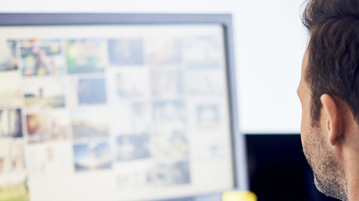 Op zeker 20 online platforms delen Belgische mannen naaktfoto's van hun vrouw