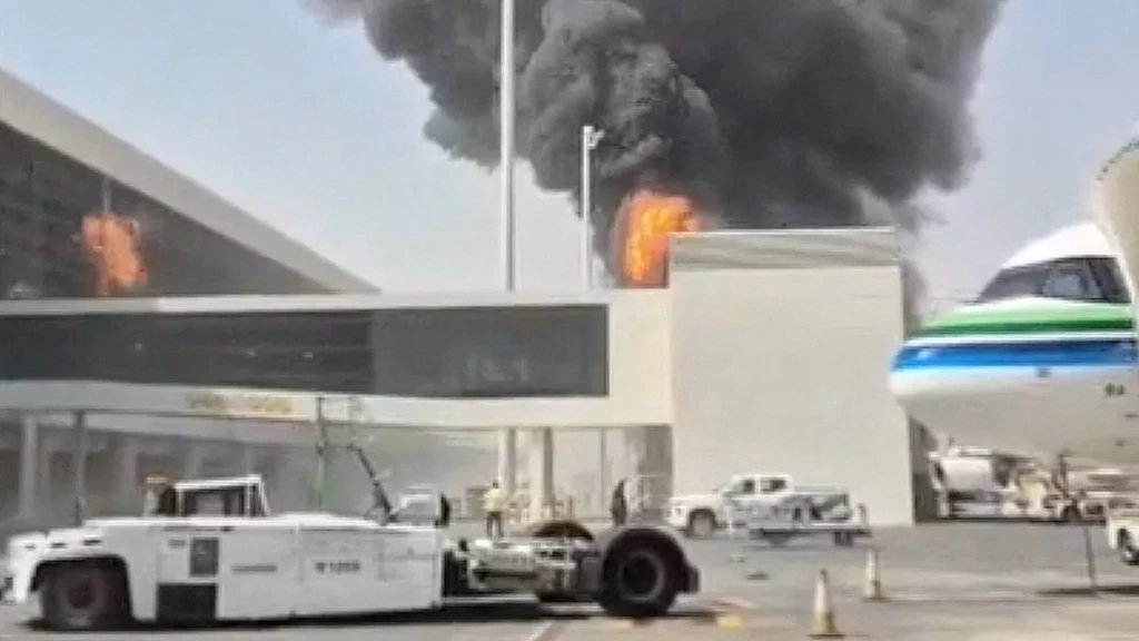 Foto: Saudi-Arabië zal 'stevig terugslaan' na Houthi-aanval op luchthaven Riyad