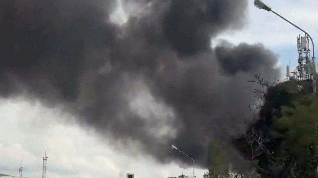 Foto: Oekraïense drones zetten olieraffinaderij in Rusland in brand