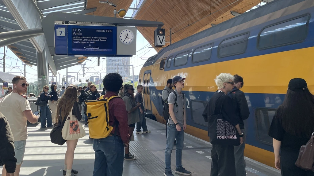 Omgekomen man in rolstoel werd naar spoor gezogen door passerende trein