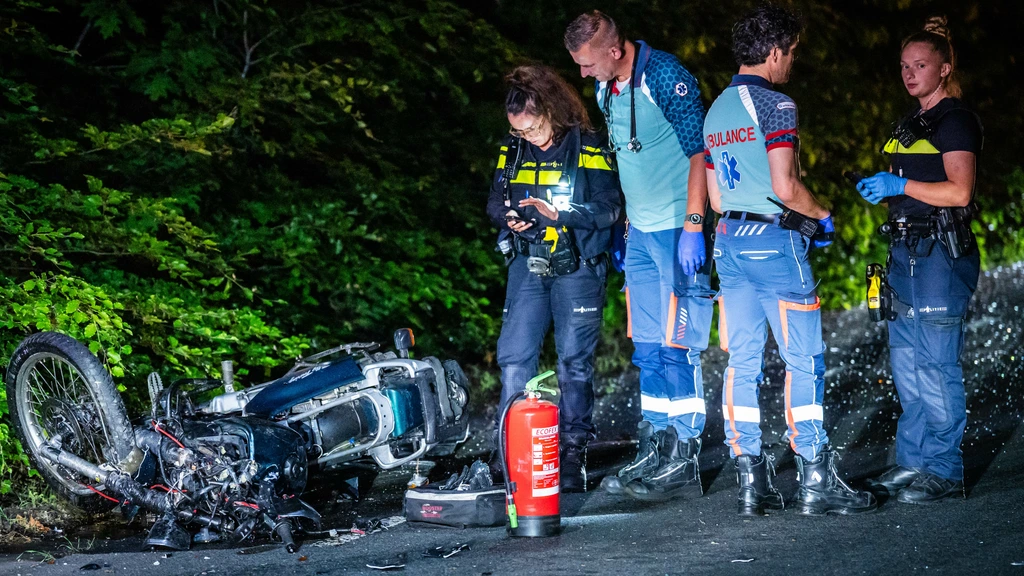 Twee doden bij aanrijding tussen auto en motor in Eerbeek
