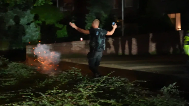 Vernieling met vuurwerk bij gemeentehuis Rhenen