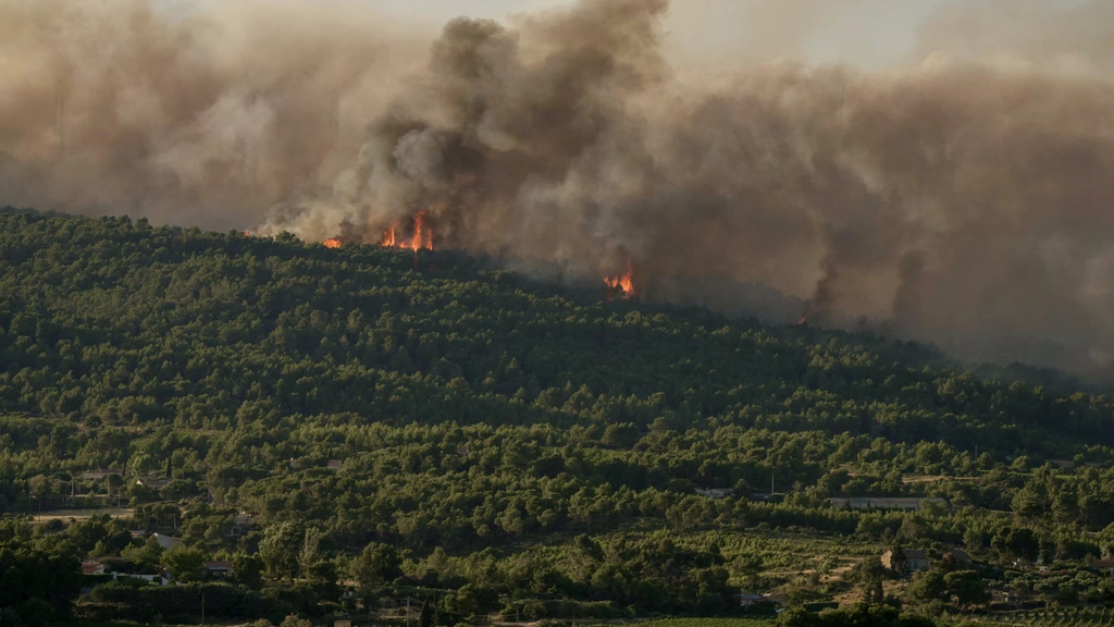 Foto: Bosbranden in zuiden van Frankrijk, zeker 1000 hectare natuurgebied verwoest