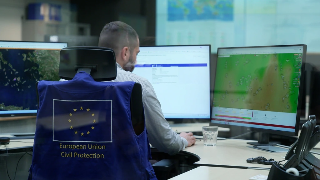 In dit crisiscentrum volgen ze dag en nacht de bosbranden in Europa In dit crisiscentrum volgen ze dag en nacht de bosbranden in Europa