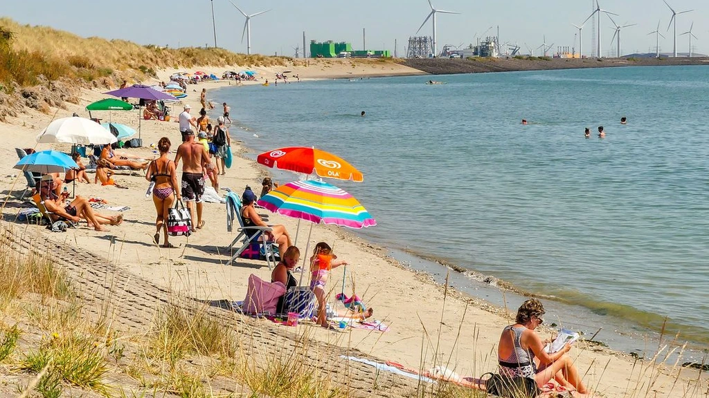 Foto: Provincie Zeeland hoeft strandbezoekers niet extra te waarschuwen voor PFAS