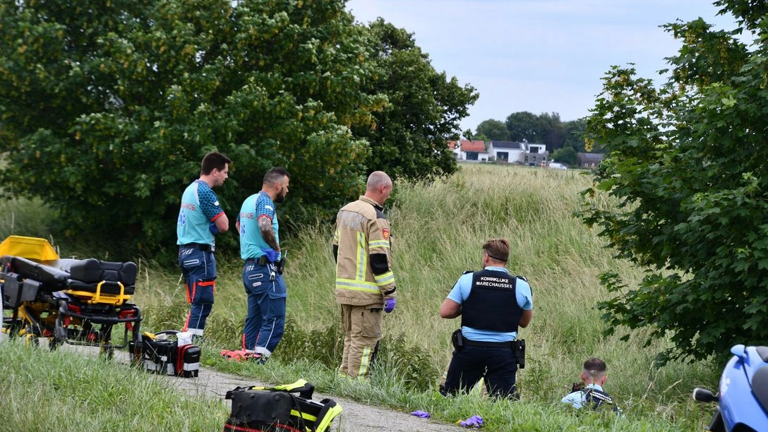 Twee kinderen en volwassene overleden bij verkeersongeluk op N-weg in Zeeland Twee kinderen en volwassene overleden bij verkeersongeluk op N-weg in Zeeland