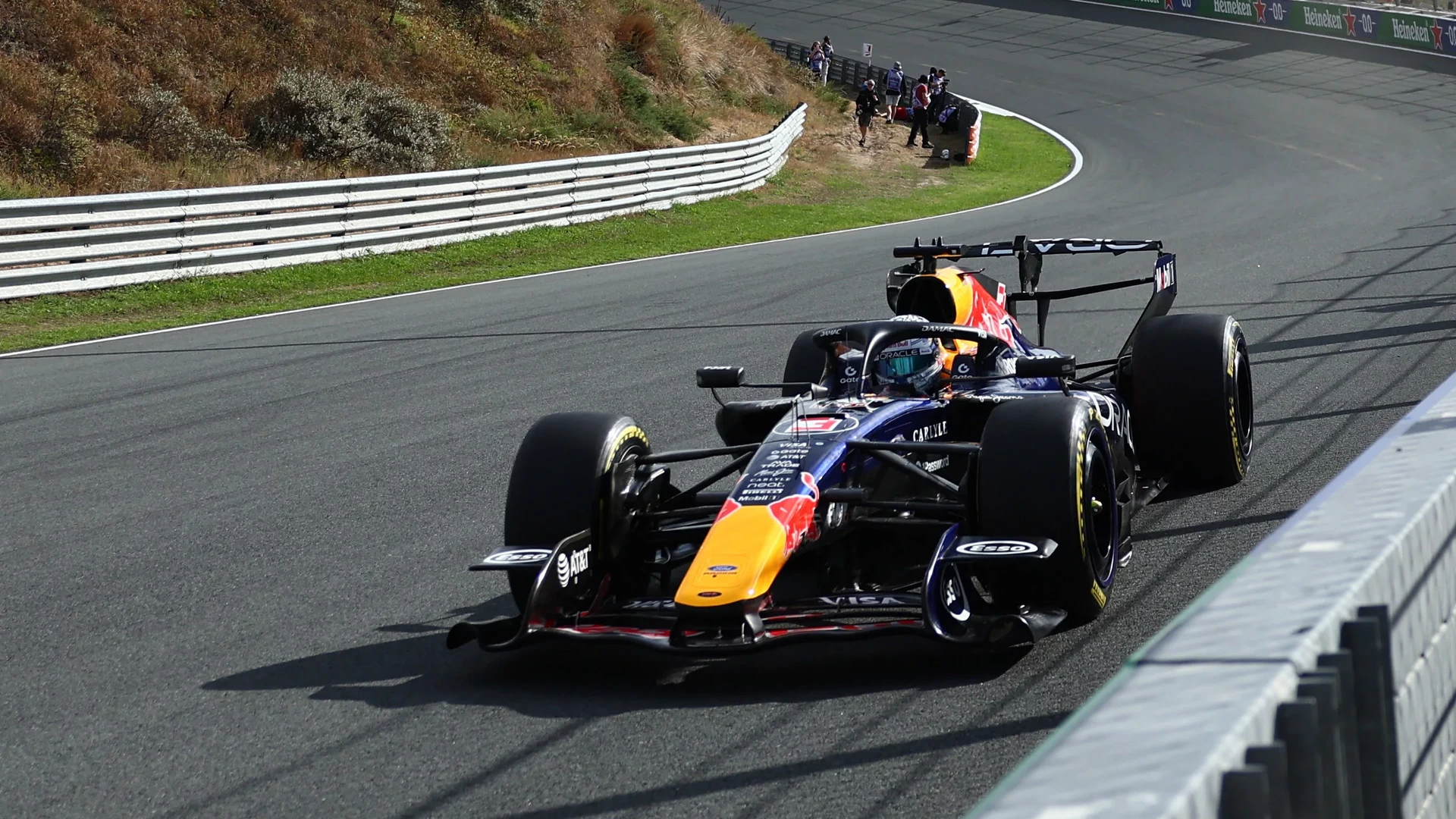 Verstappen zesde in sprintkwalificatie • Russell grijpt pole voor eerste sprintrace Zandvoort