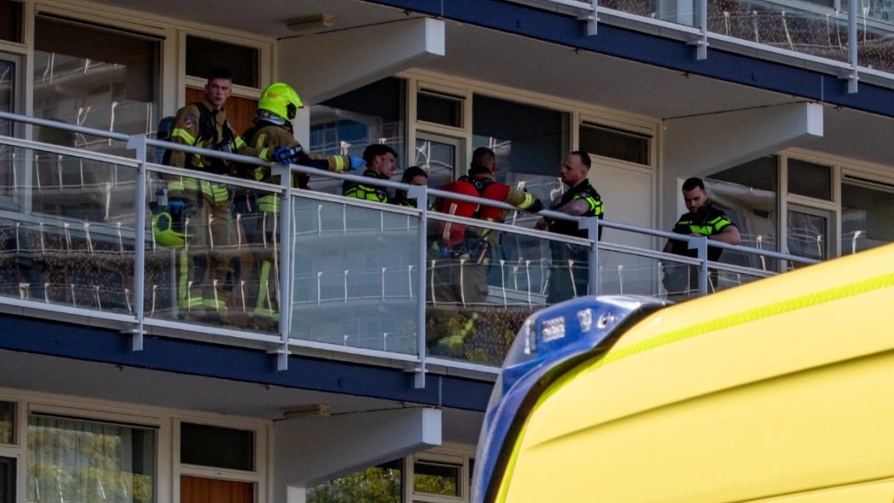 Foto: Twee lichamen aangetroffen in flat Vlaardingen