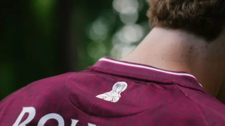 Foto: Uitshirt Fortuna Sittard populair in Peru door band met heilige Sint Rosa