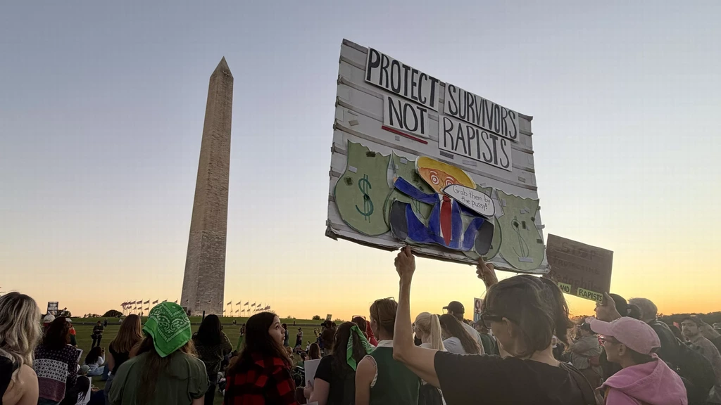 Foto: Amerikanen protesteren tegen seksueel geweld: ‘Klaar met het beschermen van de elite’