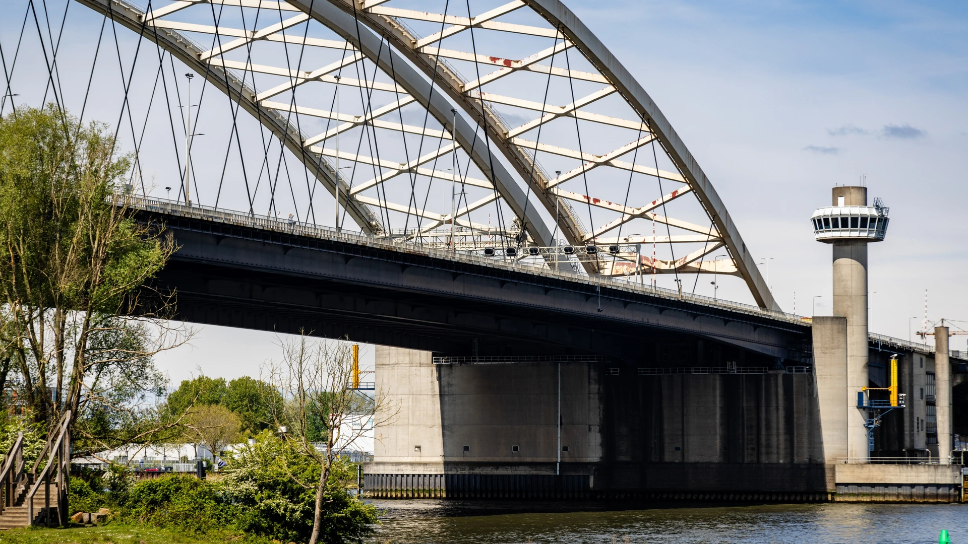 Bruggen en wegen dicht als er niet meer geld komt, waarschuwen overheden
