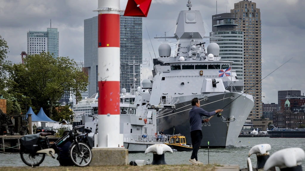 Foto: Marineschip Evertsen komt binnenkort terug naar Nederland