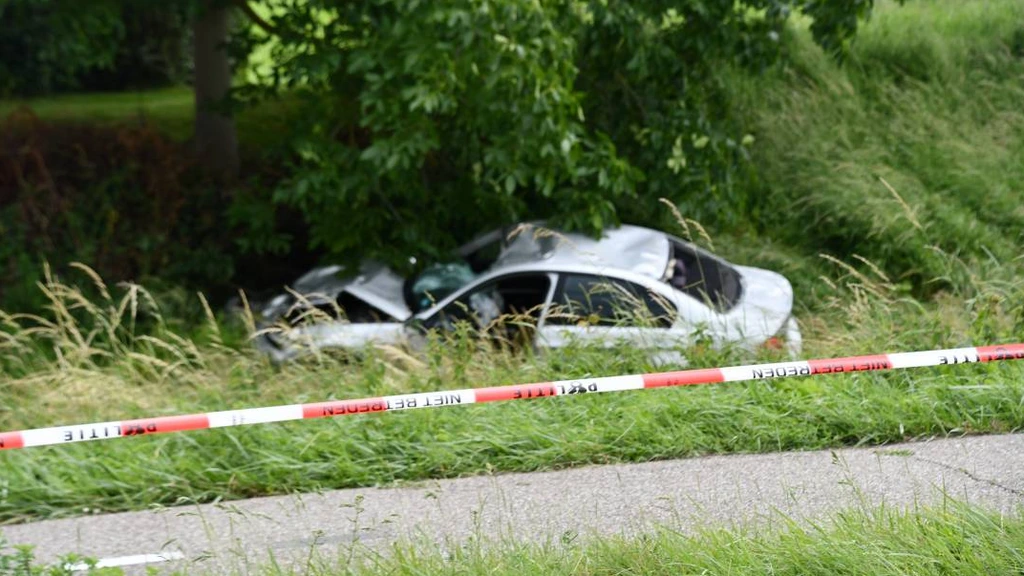 Foto: Auto raakt groep fietsers op schoolkamp: drie doden, onder wie twee kinderen