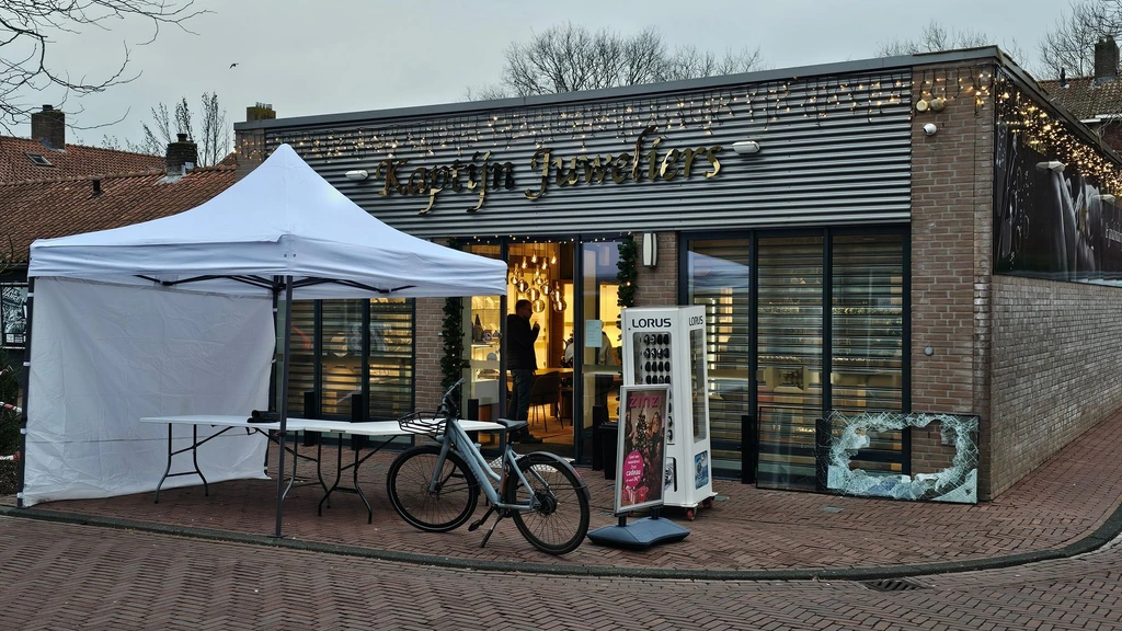 Foto: Juwelendieven gebruiken afstandsbediening om rolluiken te openen