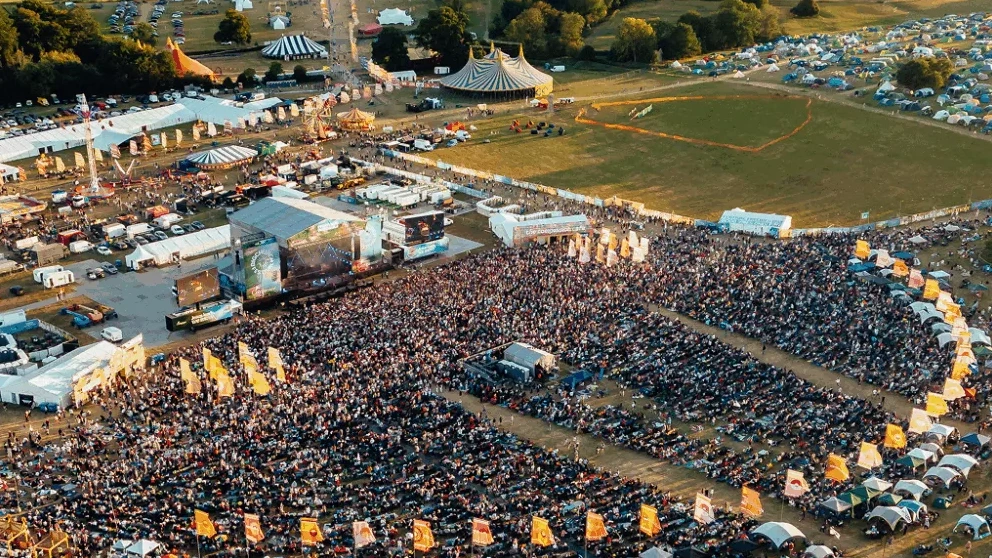 Groot bord valt op bezoekers christelijk festival in VK, dode en gewonden