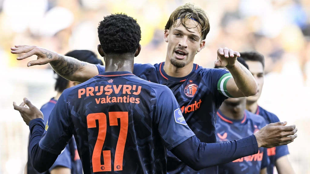SC Cambuur in the Third Round of the Eredivisie, a Match Briefly Halted in the First Half Due to Fireworks Set Off by the Away in Morocco