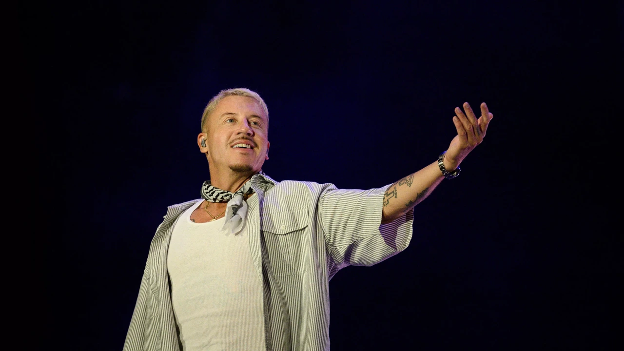 Macklemore bij eerste optreden na exit bij Ed Sheeran: ‘Niet moeilijk om mens te zijn’ Macklemore bij eerste optreden na exit bij Ed Sheeran: ‘Niet moeilijk om mens te zijn’
