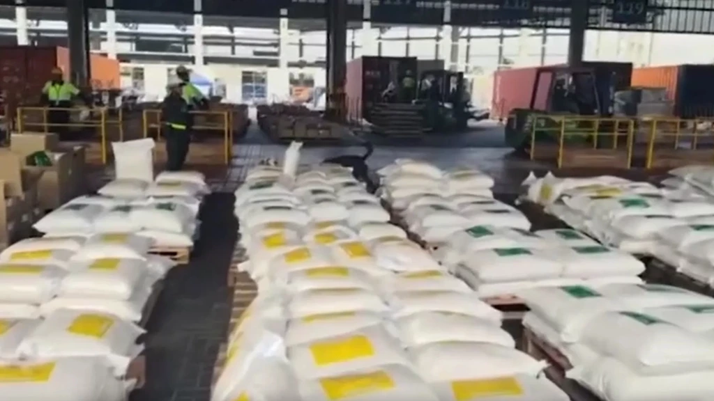 Foto: Colombia onderschept 7600 kilo cocaïne die onderweg was naar Nederland