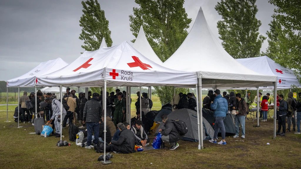 Rode Kruis stopt hulpverlening op voorterrein van aanmeldcentrum na overlast