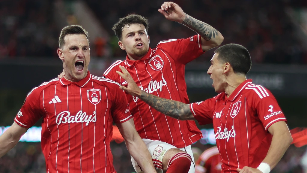 Nottingham Forest verslaat Aston Villa in halve finale Europa League dankzij strafschop Wood — image 1