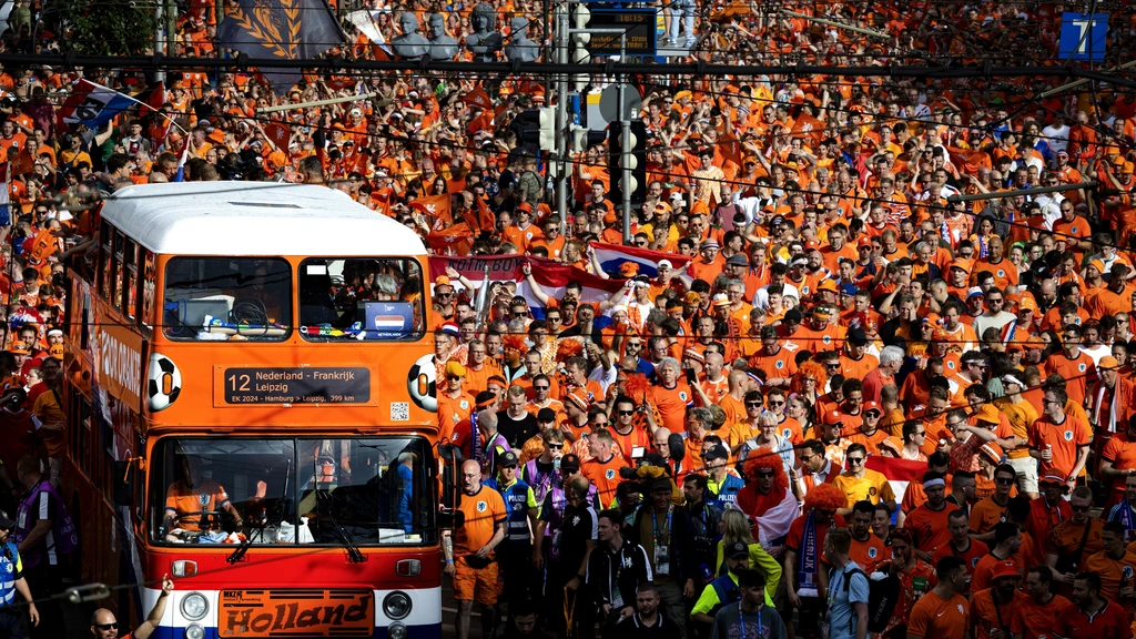5000 Oranjefans verwacht bij WK voetbal in Amerika: ‘Denk dat het groots wordt’ 5000 Oranjefans verwacht bij WK voetbal in Amerika: ‘Denk dat het groots wordt’