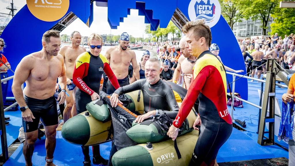 Recordbedrag opgehaald met City Swim door Amsterdamse grachten