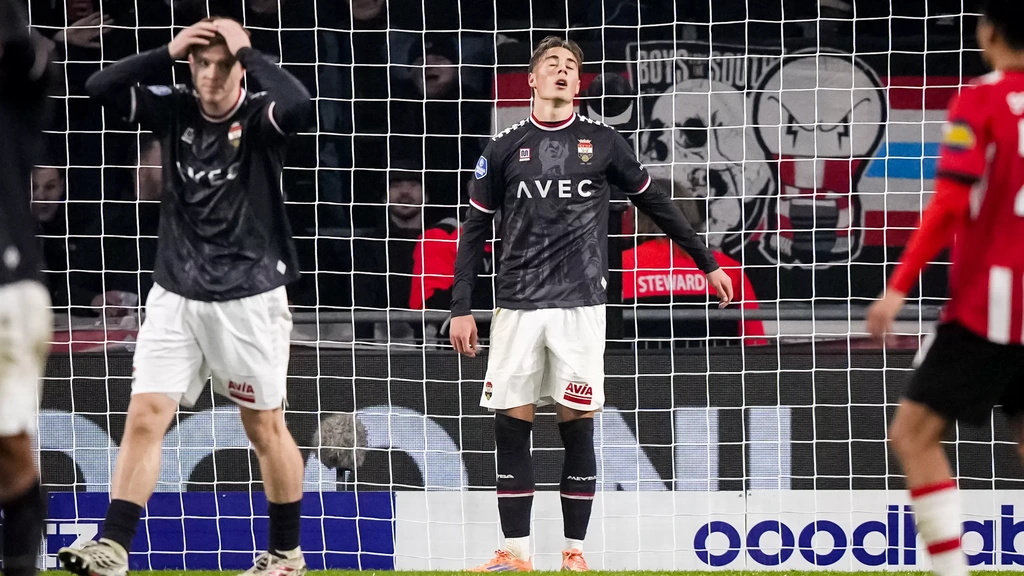 Gigantische misser Willem II'er Van Aalst op leeg doel tegen PSV