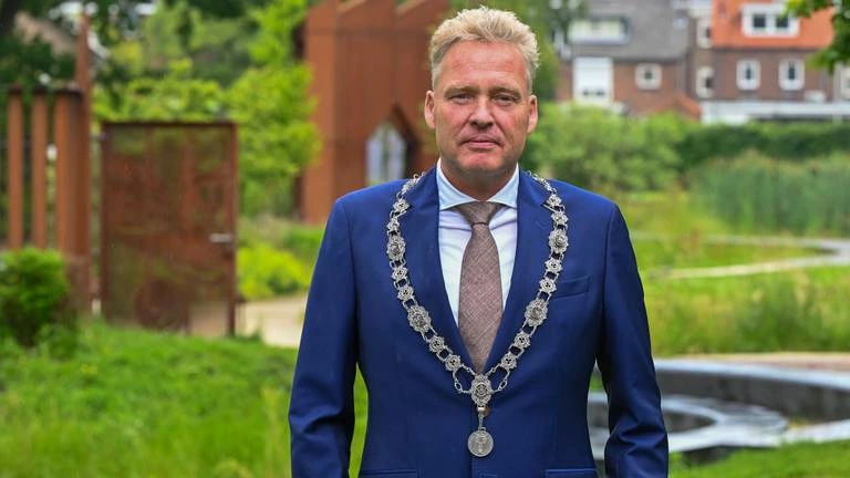 Burgemeester Roosendaal is weer thuis na ernstig fietsongeval