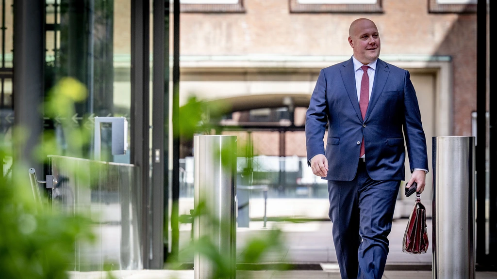 Kabinet wil gemeenten dwingen taaleis voor bijstan