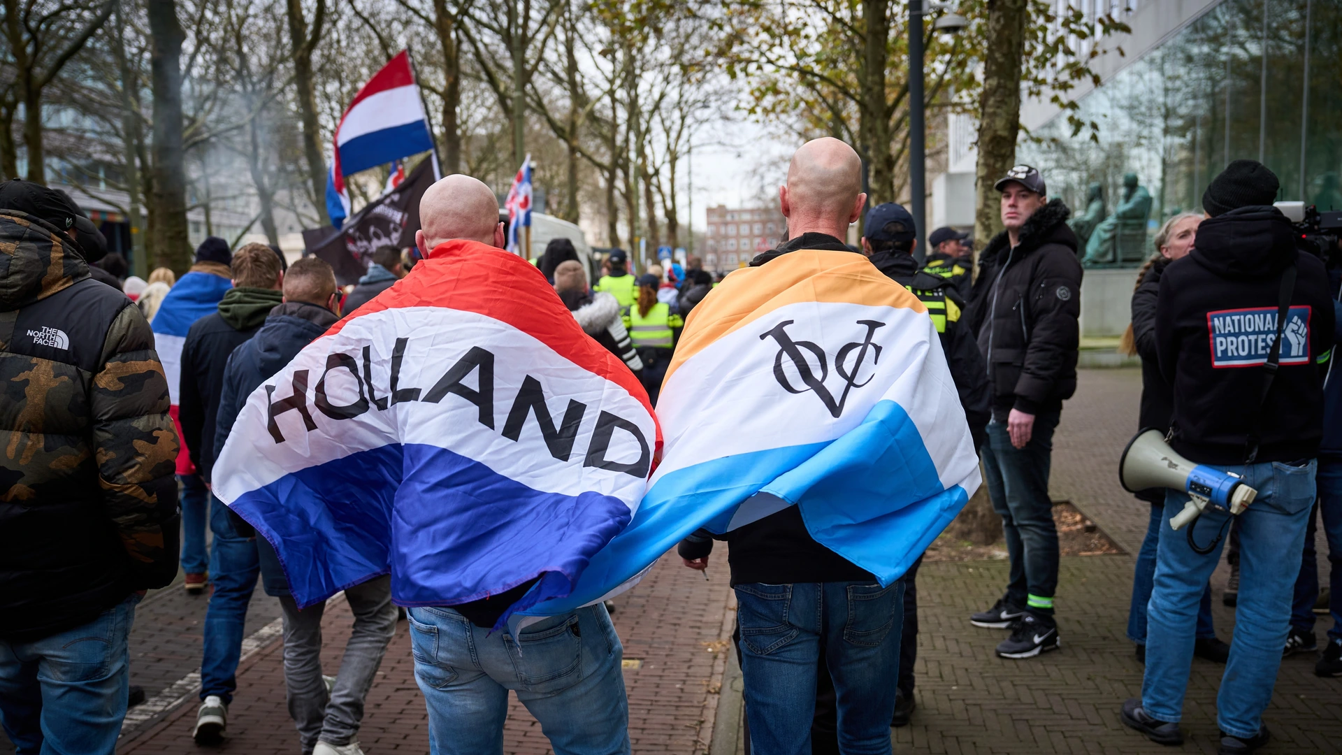 Webwinkels met anti-azc-producten promoten ook extremer materiaal