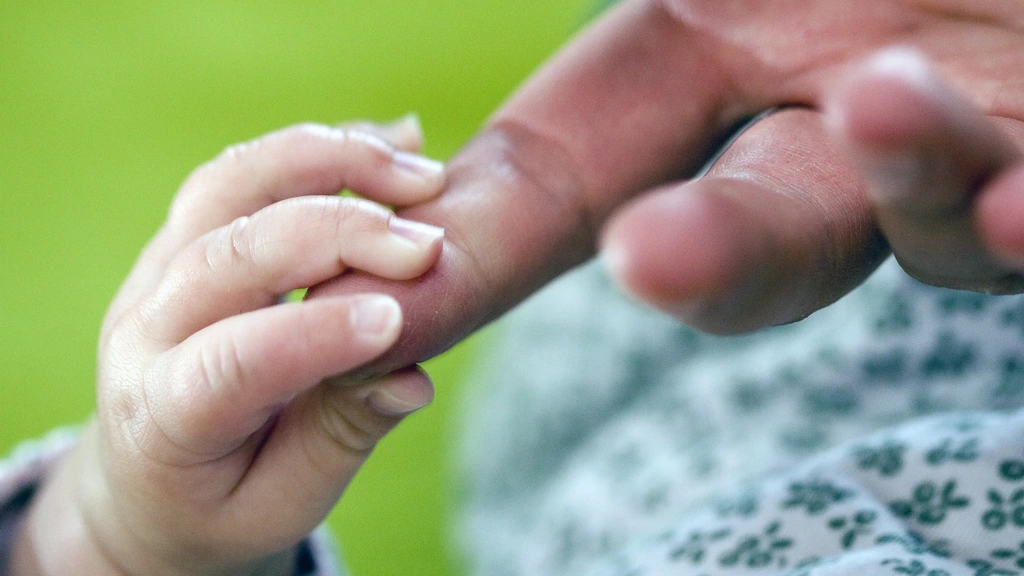 Kabinet biedt excuses aan moeders voor gedwongen afstaan kinderen