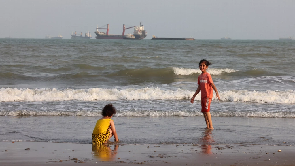 Scheepvaart door Straat van Hormuz vrijwel stilgevallen, Pakistan spreekt met Iran