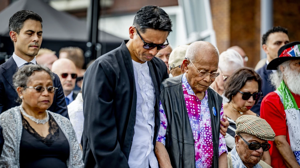 Blijdschap, maar ook dubbel gevoel na excuses aan Molukkers: ‘Te laat voor onze ouders’ Blijdschap, maar ook dubbel gevoel na excuses aan Molukkers: ‘Te laat voor onze ouders’